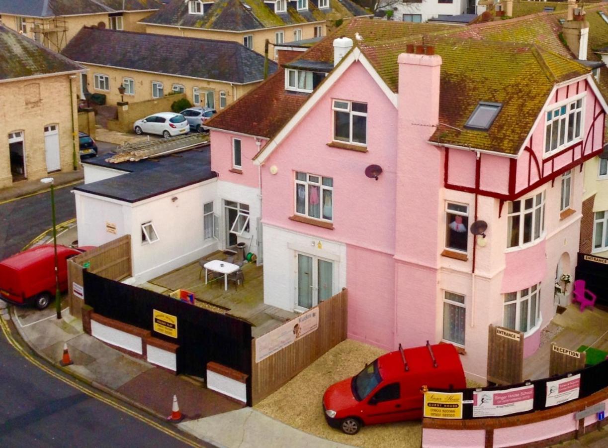 Barbie House ,Opposite The Beach & Paignton Pier , 2 Bedroom Apartment With Private Car Space & Garden , Free Access Next Door To The Stunning Ballet & Make Up School & A Beautiful Ladys Beauty Salon (Adults Only) المظهر الخارجي الصورة