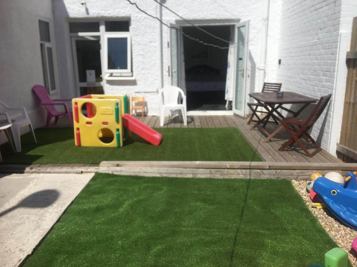 Barbie House ,Opposite The Beach & Paignton Pier , 2 Bedroom Apartment With Private Car Space & Garden , Free Access Next Door To The Stunning Ballet & Make Up School & A Beautiful Ladys Beauty Salon (Adults Only) المظهر الخارجي الصورة