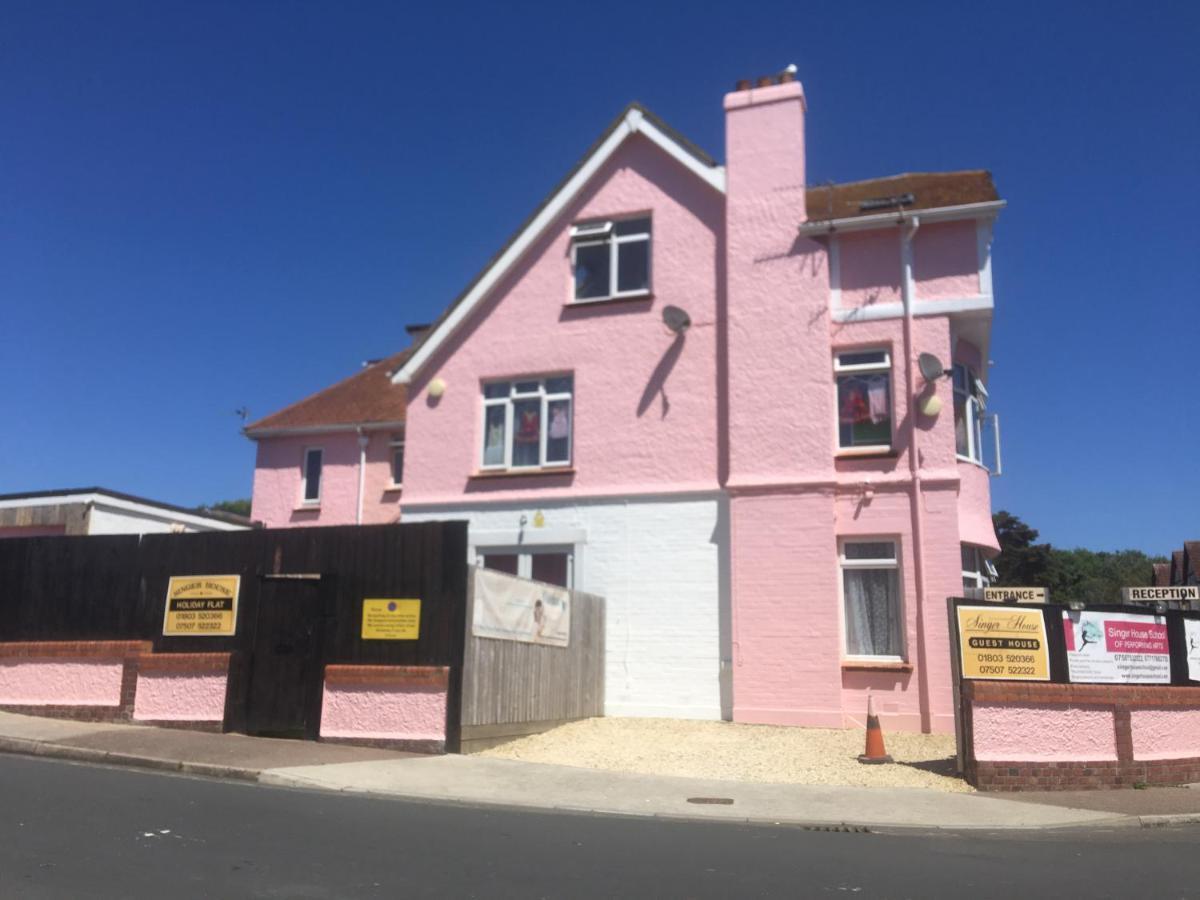 Barbie House ,Opposite The Beach & Paignton Pier , 2 Bedroom Apartment With Private Car Space & Garden , Free Access Next Door To The Stunning Ballet & Make Up School & A Beautiful Ladys Beauty Salon (Adults Only) المظهر الخارجي الصورة