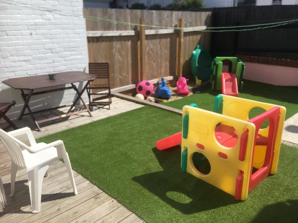 Barbie House ,Opposite The Beach & Paignton Pier , 2 Bedroom Apartment With Private Car Space & Garden , Free Access Next Door To The Stunning Ballet & Make Up School & A Beautiful Ladys Beauty Salon (Adults Only) المظهر الخارجي الصورة