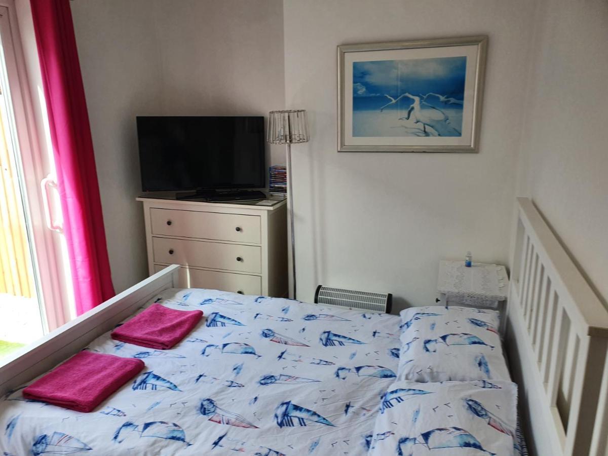 Barbie House ,Opposite The Beach & Paignton Pier , 2 Bedroom Apartment With Private Car Space & Garden , Free Access Next Door To The Stunning Ballet & Make Up School & A Beautiful Ladys Beauty Salon (Adults Only) المظهر الخارجي الصورة