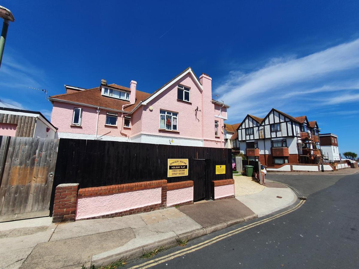 Barbie House ,Opposite The Beach & Paignton Pier , 2 Bedroom Apartment With Private Car Space & Garden , Free Access Next Door To The Stunning Ballet & Make Up School & A Beautiful Ladys Beauty Salon (Adults Only) المظهر الخارجي الصورة