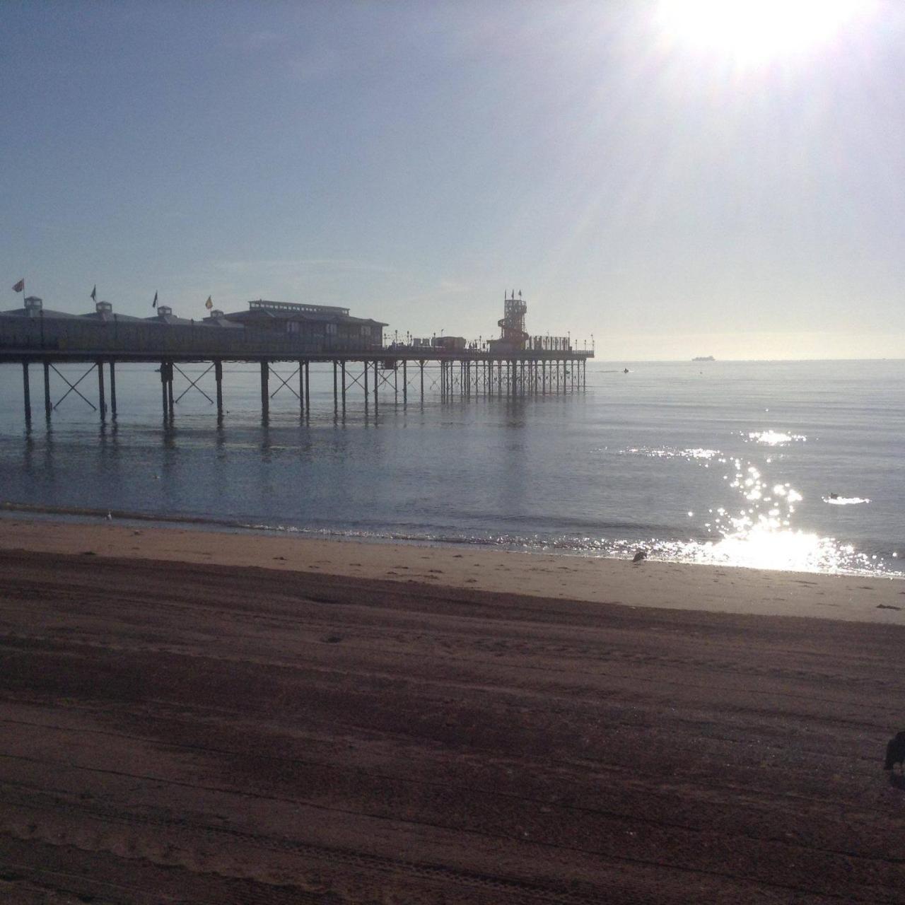 Barbie House ,Opposite The Beach & Paignton Pier , 2 Bedroom Apartment With Private Car Space & Garden , Free Access Next Door To The Stunning Ballet & Make Up School & A Beautiful Ladys Beauty Salon (Adults Only) المظهر الخارجي الصورة