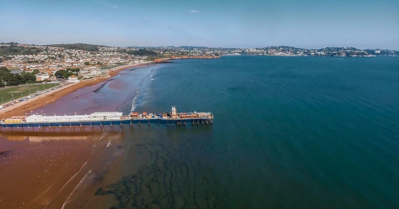 Barbie House ,Opposite The Beach & Paignton Pier , 2 Bedroom Apartment With Private Car Space & Garden , Free Access Next Door To The Stunning Ballet & Make Up School & A Beautiful Ladys Beauty Salon (Adults Only) المظهر الخارجي الصورة